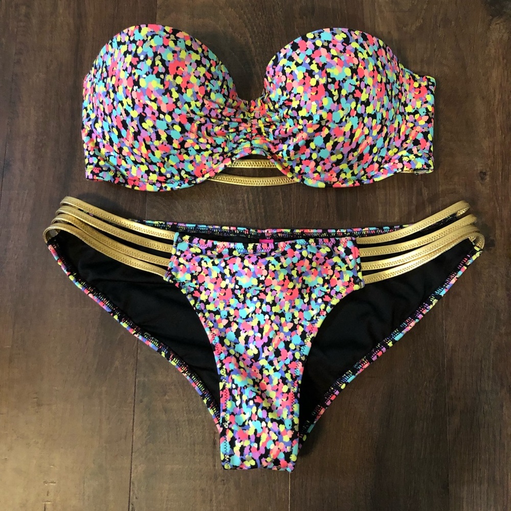 Victoria’s Secret bikini